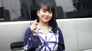 Senyum Manis Ghea Indrawari