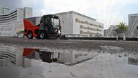 Mobil Ini Bikin Kawasan Gedung DPR Makin Kinclong