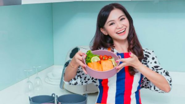 Puspa Dewi, Nenek Cantik 53 Tahun yang Hobi Makan Sehat