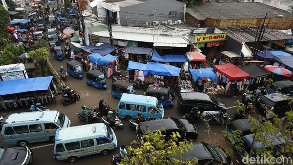 Semrawut PKL dan Kerumunan Tebet di Tengah Lonjakan Corona