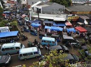 Semrawut PKL dan Kerumunan Tebet di Tengah Lonjakan Corona