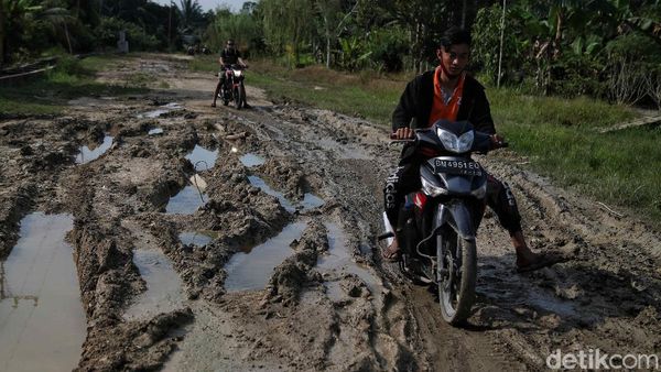 Seperti Ini Akses Jalan Raya di Pulau Terluar Rupat