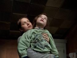 Sinopsis Room, Terjebak Bertahun-tahun di Ruang Sempit