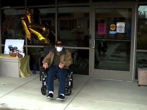 Kakek 104 Tahun Veteran Perang Dunia II Ini Berhasil Sembuh dari Corona