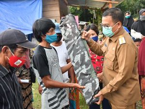 Pemerintah Salurkan 150 Tempat Tidur Portable untuk Pengungsi Banjir Luwu Utara