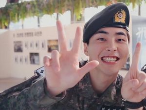 10 Potret Xiumin yang Hari Ini Bebas Wajib Militer