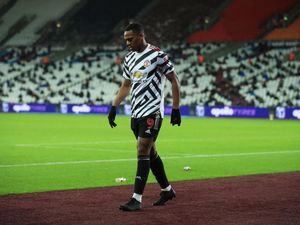 Kabar Buruk Buat MU, Cavani dan Martial Cedera