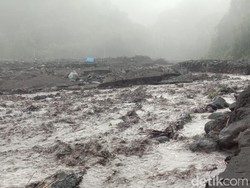 Heboh Pasir Mengalir Tanpa Air dari Gunung Semeru, BPBD Beri Penjelasan