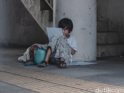 Kisah Viral Pemulung di Bandung, Belajar dan Ngaji di Trotoar