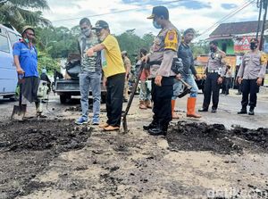 Bupati Banjarnegara Sindir Jalan Rusak: Pak Gub Silakan Buat Proposal ke Saya