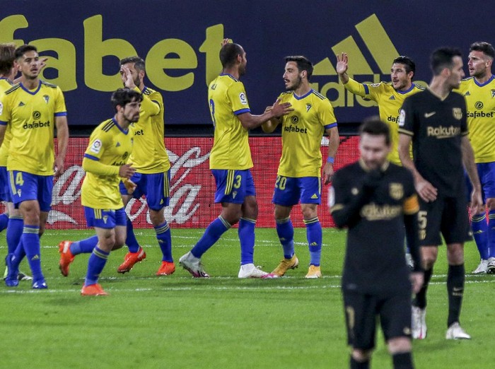 Cadiz players celebrate their opening goal during the Spanish La Liga soccer match between Cadiz and FC Barcelona at the Ramon Carranza stadium in Cadiz, Spain, Saturday Dec. 5, 2020. (AP Photo/Alvaro Rivero)