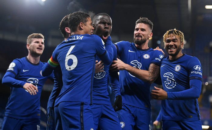LONDON, ENGLAND - DECEMBER 05: Kurt Zouma of Chelsea celebrates with teammates Thiago Silva, Olivier Giroud and Reece James after scoring their teams second goal during the Premier League match between Chelsea and Leeds United at Stamford Bridge on December 05, 2020 in London, England. A limited number of fans are welcomed back to stadiums to watch elite football across England. This was following easing of restrictions on spectators in tiers one and two areas only. (Photo by Mike Hewitt/Getty Images)