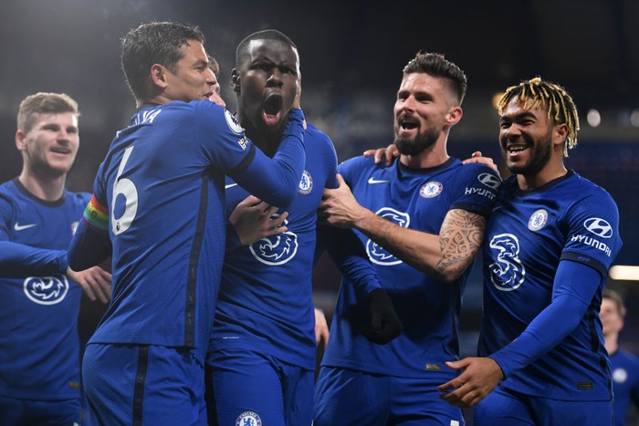 LONDON, ENGLAND - DECEMBER 05: Kurt Zouma of Chelsea celebrates with teammates Thiago Silva, Olivier Giroud and Reece James after scoring their teams second goal during the Premier League match between Chelsea and Leeds United at Stamford Bridge on December 05, 2020 in London, England. A limited number of fans are welcomed back to stadiums to watch elite football across England. This was following easing of restrictions on spectators in tiers one and two areas only. (Photo by Mike Hewitt/Getty Images)