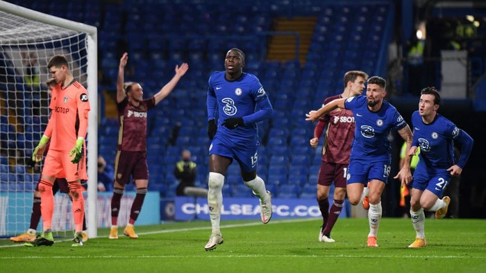 LONDON, ENGLAND - DECEMBER 05: Kurt Zouma of Chelsea celebrates scoring their teams second goal during the Premier League match between Chelsea and Leeds United at Stamford Bridge on December 05, 2020 in London, England. A limited number of fans are welcomed back to stadiums to watch elite football across England. This was following easing of restrictions on spectators in tiers one and two areas only. (Photo by Mike Hewitt/Getty Images)