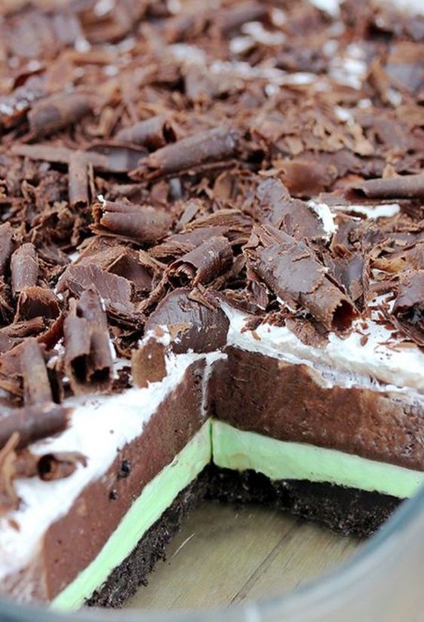 Chocolate lasagna/pinterest.com/littlesweetbaker Hampir semua orang menyukai dessert rasa cokelat.