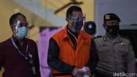 Diborgol dan Berompi Tahanan, Mensos Juliari Batubara Ditahan KPK