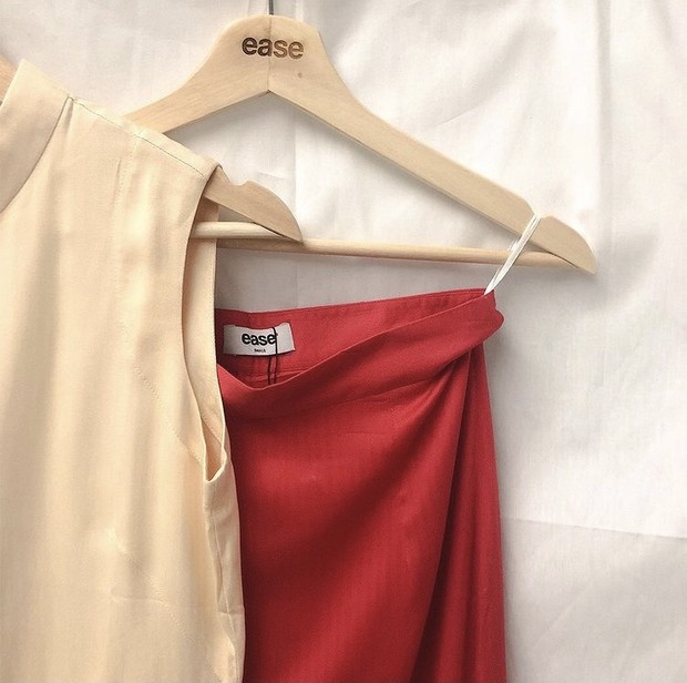 Pakaian dari brand lokal Ease.