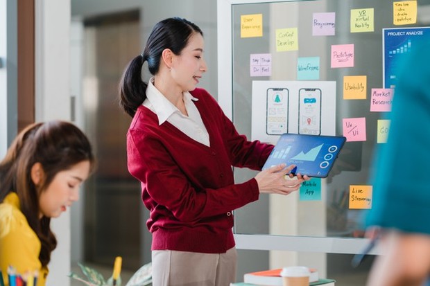 Generasi Milenial/freepik.com Generasi selanjutnya di dunia kerja adalah generasi y atau yang lebih dikenal dengan generasi milenial.