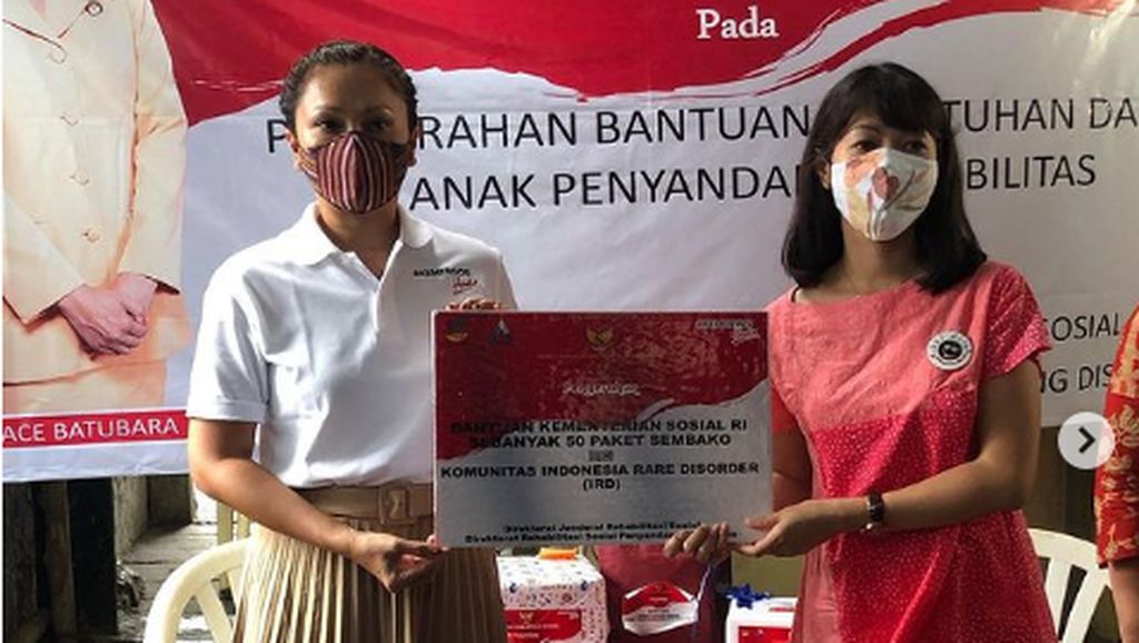 Foto: Gaya Blusukan Grace Batubara, Istri Mensos yang Suaminya Ditahan KPK Foto: Gaya Blusukan Grace Batubara, Istri Mensos yang Suaminya Ditahan KPK