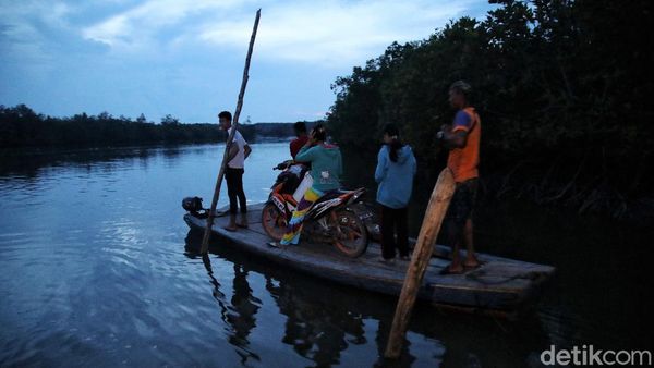 Ini Lho Transportasi Andalan Warga di Pulau Terluar Rupat