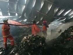 6 Gudang Pabrik Teh di Batang Ludes Terbakar