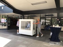 Belanda Saat Ini,  Sepi Sampai Masuk RS Pakai Kereta Dorong