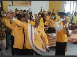 Ketua DPD I Golkar Sulsel Tegur Kader yang Tak Kompak Saat Foto Bersama