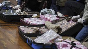 Penampakan Tumpukan Uang Diduga Suap Bansos Corona dalam Koper