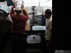Logistik Pilkada Depok Mulai Didistribusikan ke Kelurahan