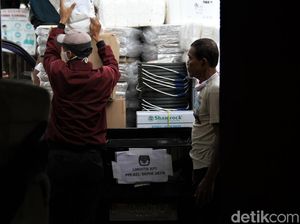 Logistik Pilkada Depok Mulai Didistribusikan ke Kelurahan Logistik Pilkada Depok Mulai Didistribusikan ke Kelurahan
