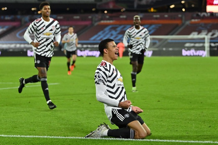 LONDON, ENGLAND - DECEMBER 05: Mason Greenwood of Manchester United celebrates scoring the 2nd Manchester United goal during the Premier League match between West Ham United and Manchester United at London Stadium on December 05, 2020 in London, England. A limited number of fans are welcomed back to stadiums to watch elite football across England. This was following easing of restrictions on spectators in tiers one and two areas only. (Photo by Justin Setterfield/Getty Images)