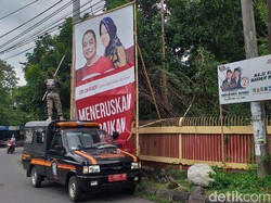 Bawaslu Mulai Bersihkan APK Peserta Pilwali Surabaya di Masa Tenang