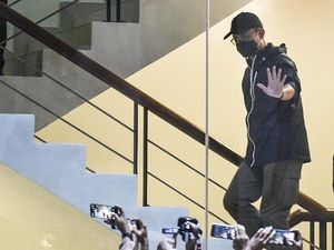 Serahkan Diri, Menteri Sosial Juliari Batubara Masih Diperiksa KPK Serahkan Diri, Menteri Sosial Juliari Batubara Masih Diperiksa KPK