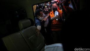 Momen Mensos Juliari Batubara Digelandang ke Rutan KPK