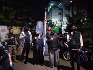 Masa Tenang Pilkada Makassar, KPU-Bawaslu Turunkan APK Paslon