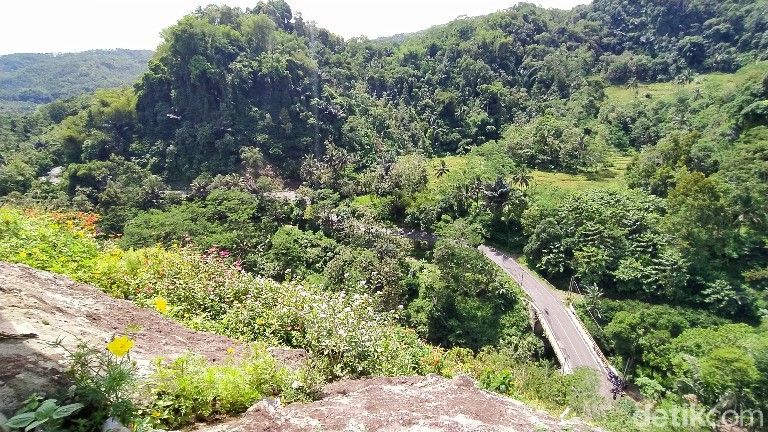 Puncak Batu Walet di Ciamis