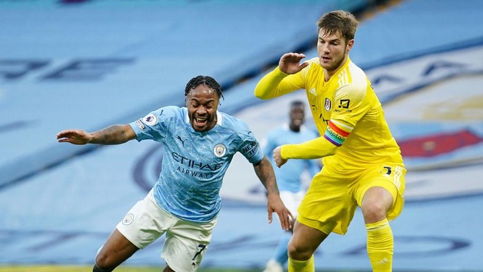 MANCHESTER, ENGLAND - DECEMBER 05: Raheem Sterling of Manchester City is fouled by Joachim Andersen of Fulham, leading to Manchester City being awarded a penalty during the Premier League match between Manchester City and Fulham at Etihad Stadium on December 05, 2020 in Manchester, England. The match will be played without fans, behind closed doors as a Covid-19 precaution. (Photo by Dave Thompson - Pool/Getty Images)