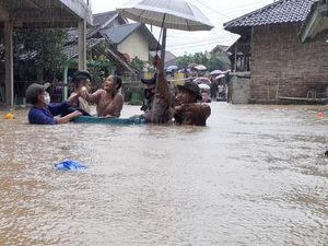 Seorang Warga Tewas Akibat Banjir di Lebak Seorang Warga Tewas Akibat Banjir di Lebak