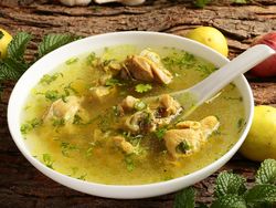 3 Resep Sop Ayam Berkuah Kaldu Bening yang Gurih Menyegarkan