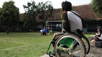 Mereka yang memiliki latar peristiwa berbeda saat kehilangan kakinya seperti karena kecelakaan atau disabilitas sejak lahir berkumpul dan bercengkrama untuk bermain dan berkompetisi pada umumnya. Ada yang mewakili dari Kota Bandung, Cimahi, Kabupaten Bandung Barat, dan Komunitas Motor Difabel (Modif)