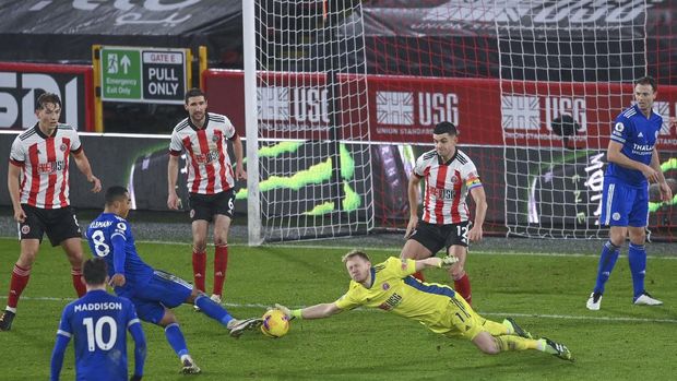 Sheffield United's goalkeeper Aaron Ramsdale saves Leicester's Youri Tielemans during the English Premier League soccer match between Sheffield United and Leicester City, at the Brammall Lane Stadium in Sheffield, England, Sunday, Dec. 6, 2020. (Michael Regan, Pool via AP)