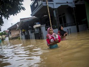 Sungai Meluap, Puluhan Rumah di Lebak Terendam Banjir Sungai Meluap, Puluhan Rumah di Lebak Terendam Banjir