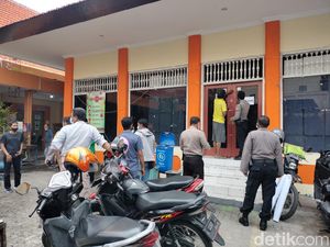 Surat Suara Pilwali Surabaya Didistribusikan ke PPK Surat Suara Pilwali Surabaya Didistribusikan ke PPK