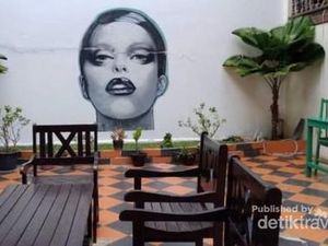 Mirip Indonesia, Begini Suasana Kafe Seni di Laos