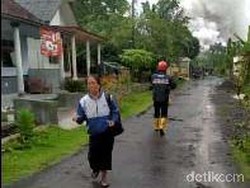 Kepulan Asap Semeru Muncul Picu Warga Berlarian, Ini Penjelasan BPBD Lumajang