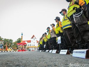 20 Personel Polrestabes Surabaya yang Positif COVID-19 Diisolasi 20 Personel Polrestabes Surabaya yang Positif COVID-19 Diisolasi