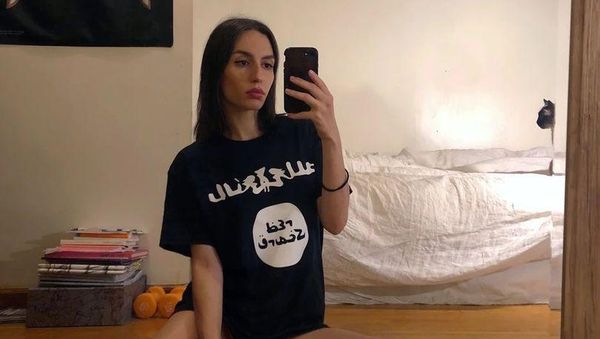 Foto: Selebgram yang Jadi Sensasi karena Pakai Kaus Bertema Bendera ISIS