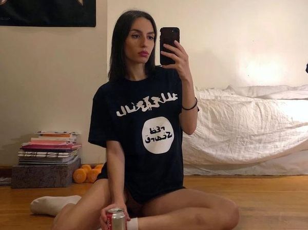 Foto: Selebgram yang Jadi Sensasi karena Pakai Kaus Bertema Bendera ISIS