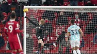Ada tiga penyelamatan sepanjang laga, yakni mementahkan tembakan Daniel Podence, sundulan Leander Dendoncker, dan sepakan Rayan Ait-Nouri. (Foto: AP/Jon Super)