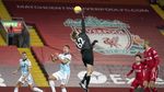 Potret Aksi Terbang Caoimhin Kelleher di Gawang Liverpool